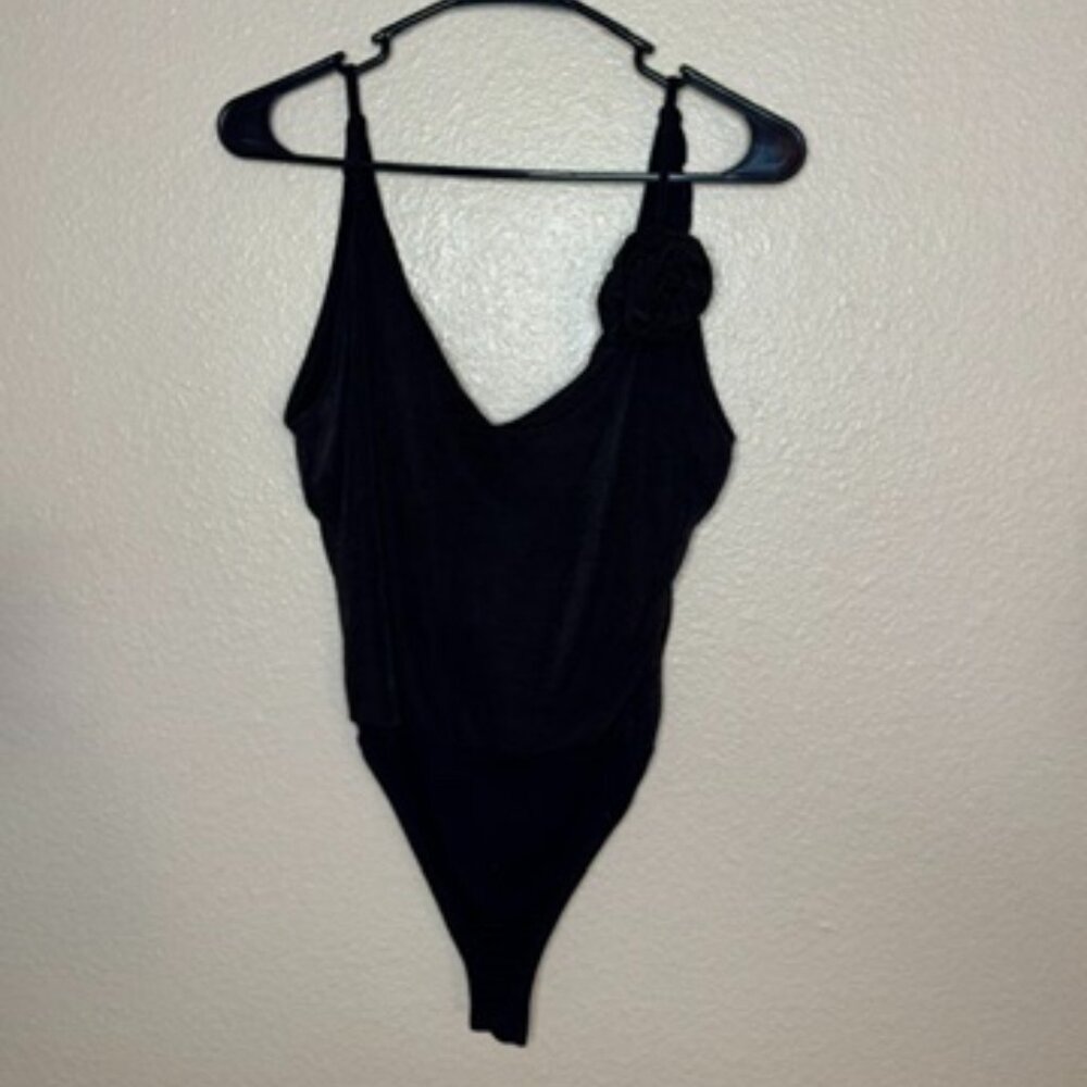 Lulus - rose applique with ruffle back bodysuit